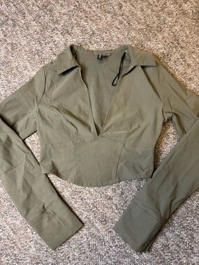 H&M Divided Olive green crop top